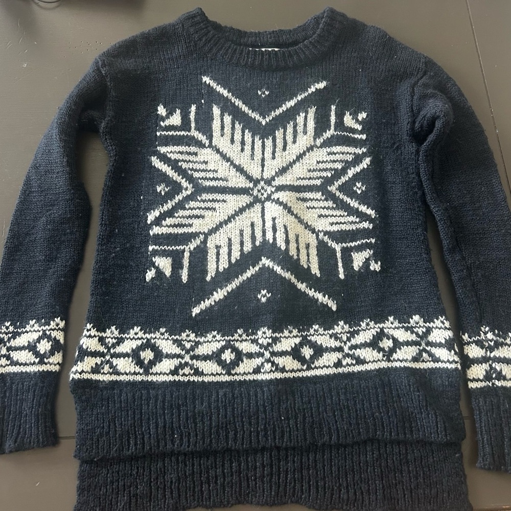 Abercrombie & Fitch Navy and Cream Patterned Sweater